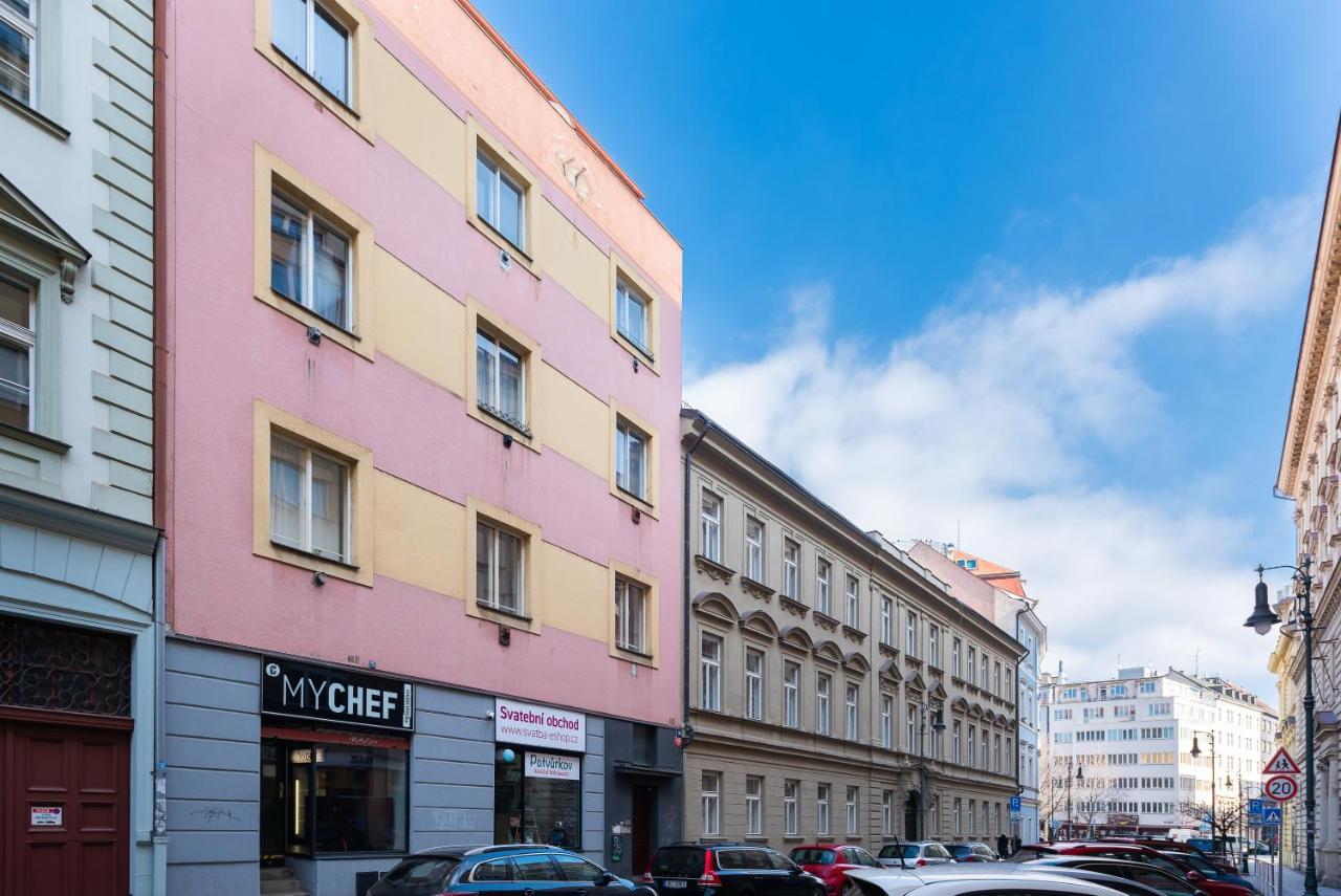 Crystal Apartment Прага Екстериор снимка